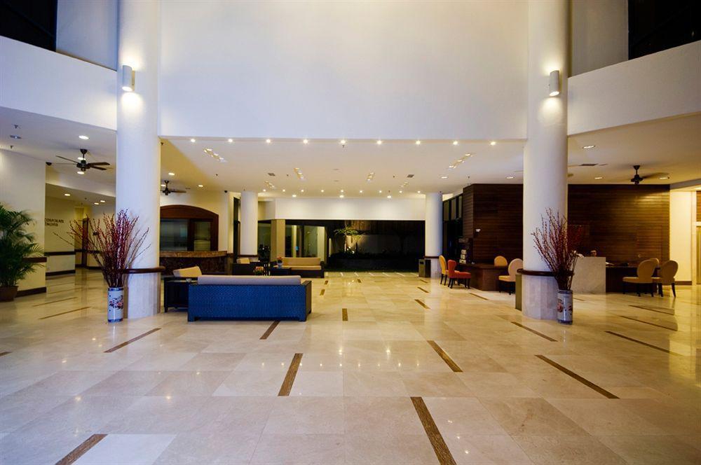 Oakwood Hotel And Residence Куала-Лумпур Интерьер фото